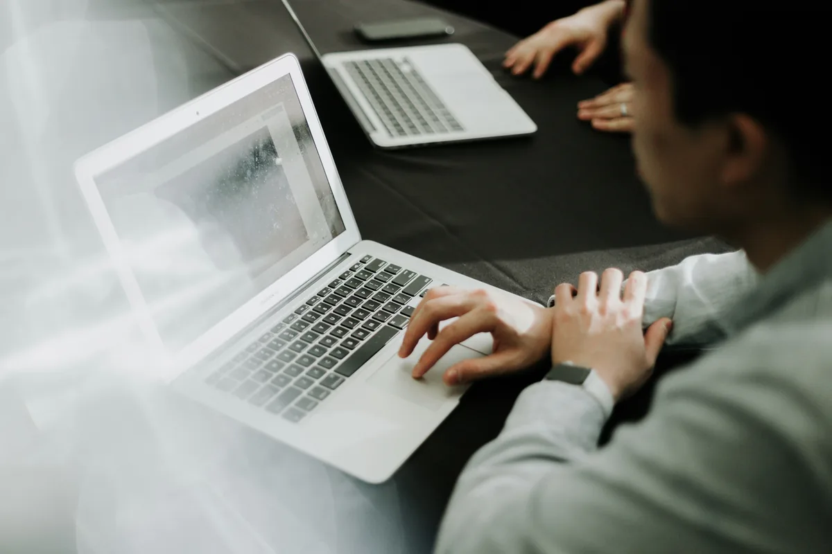 Préparation de contenus pour les réseaux sociaux.